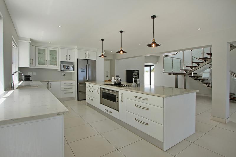 6 Bedroom Property for Sale in Golden Mile Western Cape